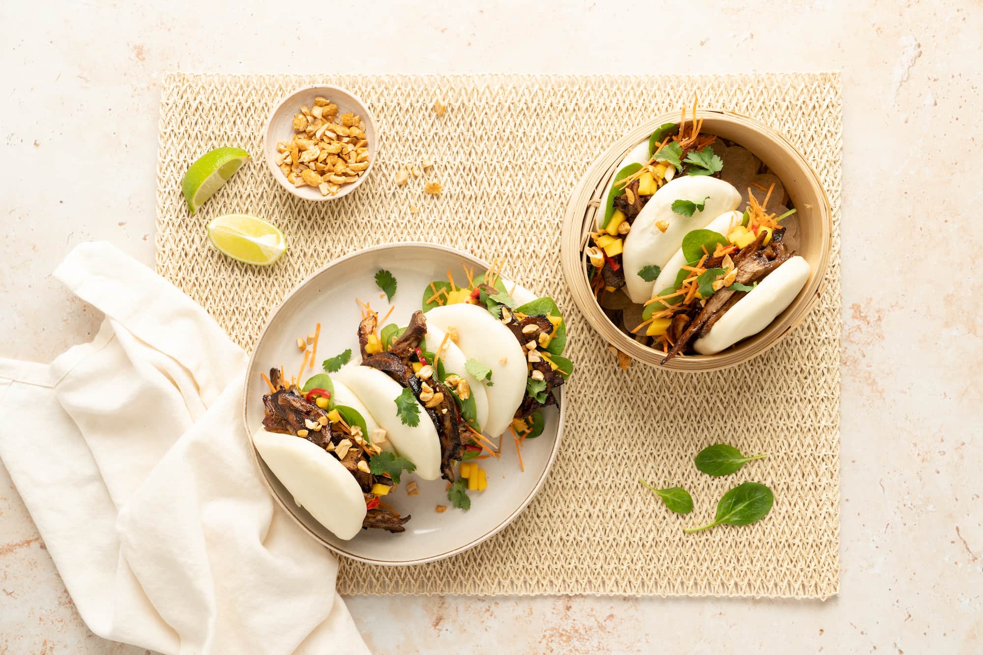 Oesterzammen kwekerij van Lieshout-hoysin-oesterzwammen-in-bao-buns